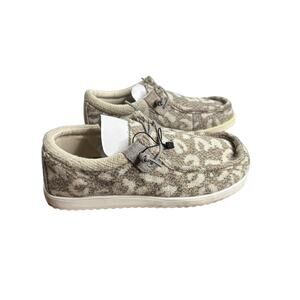 Crevo Women's NWT Terry Sneaker Cheetah Print Slip-on Shoes Flats Comfort Size 6